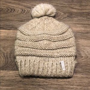Dakine Scrunch Pom Beanie